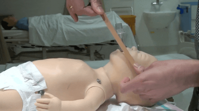 YTDown.com_YouTube_iGel-LMA-newborn-resuscitation_Fixierung.gif